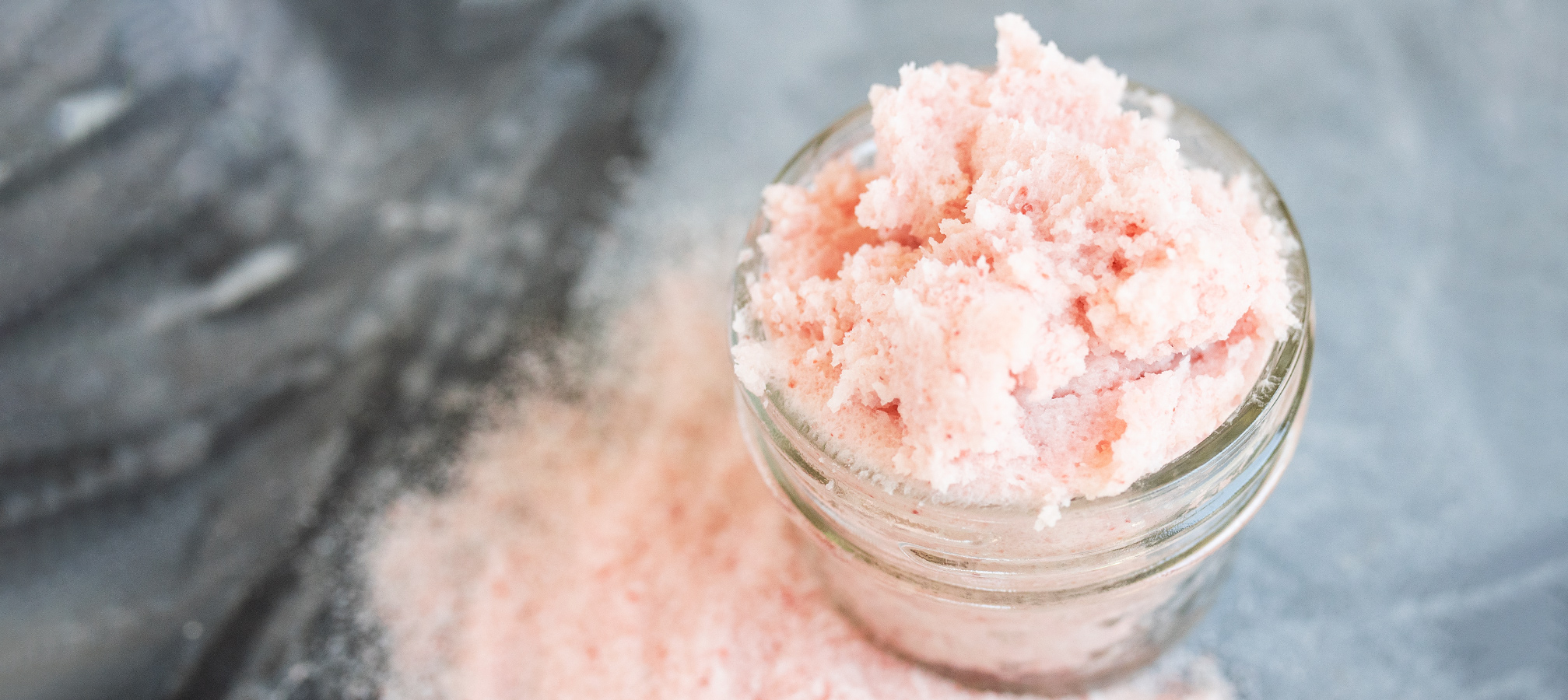 Himalayan pink salt scrub in a mason jar