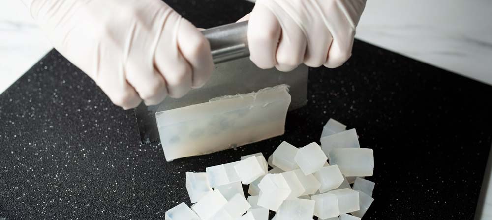 How to make loofah soap with melt and pour soap base Cutting melt and pour soap into pieces