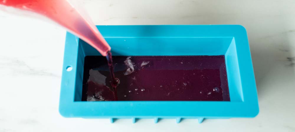 How to make loofah soap with melt and pour soap base Pouring melt and pour soap into silicone mold