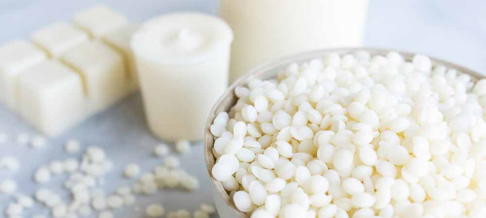 Lab Notes: Ecosoya PB Pillar Soy Wax soy wax pastilles in a bowl and wax melts.