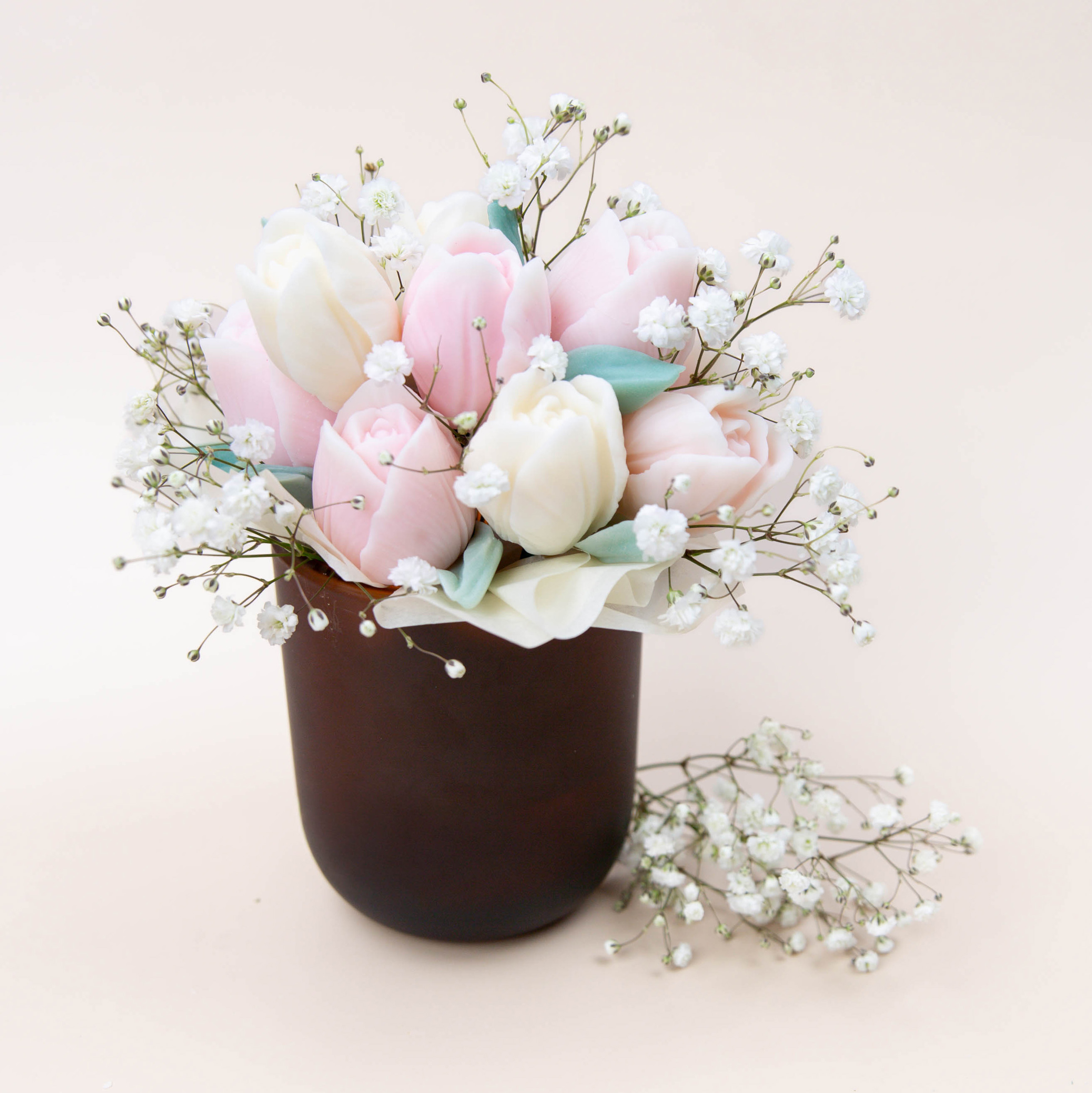 Flower wax melt bouquet in a candle container.